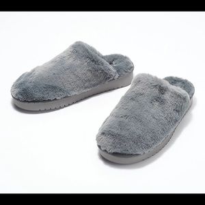 UGG Koolaburra Slippers- Very Lightly Used in great condition